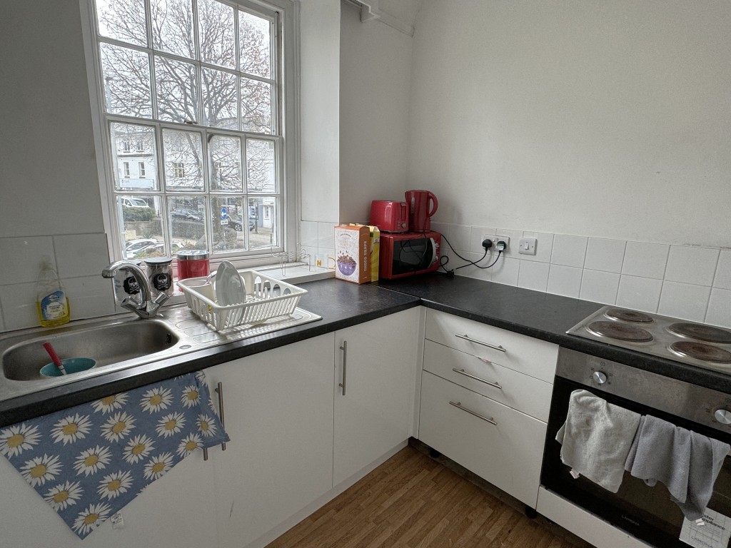 Lot: 199 - ELEVEN-UNIT LICENSED HMO IN CENTRAL LOCATION - Kitchen towards window
